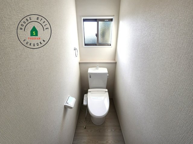 糟屋郡粕屋町甲仲原2丁目第3-1棟（1号棟）の内観：施工例|温水洗浄便座を完備しております。2ヶ所にトイレがあるのは朝の慌ただしい時間も安心です。