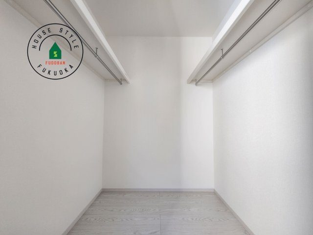 糟屋郡粕屋町甲仲原2丁目第3-1棟（1号棟）の内観：施工例|洋服や大きな荷物が多い方や人数の多いご家族などは、一般的なクローゼットよりもウォークインクローゼットのほうが使い勝手が良いです。