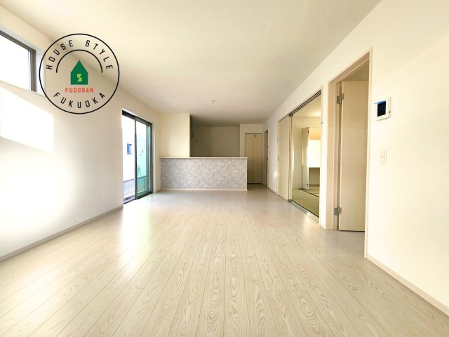 糟屋郡粕屋町甲仲原2丁目第3-1棟（1号棟）の内観：施工例|ご家族を近くに感じられる対面キッチンのLDK。会話もはずみそうですね。