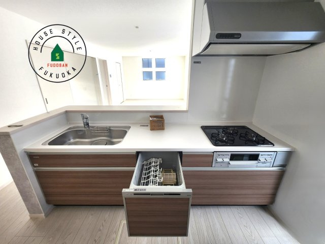 糟屋郡粕屋町甲仲原2丁目第3-1棟（1号棟）の内観：施工例|キッチン。グリル・食器洗い乾燥機・浄水器も完備。