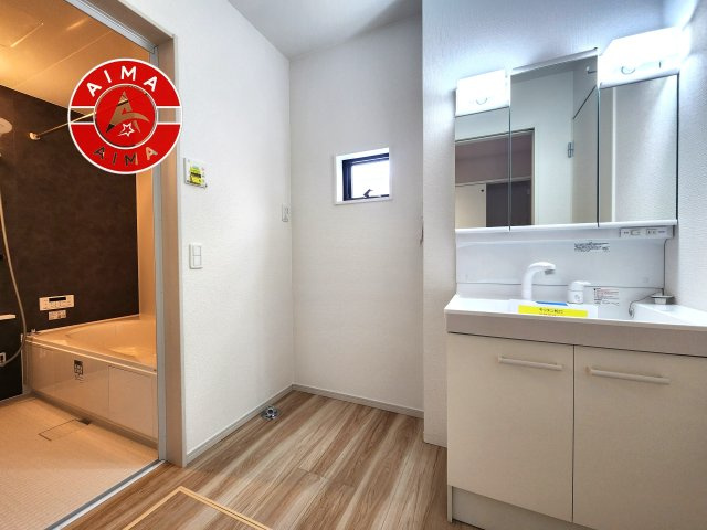 太宰府市朱雀4丁目第4-2棟（1号棟）　の内観：施工例|ゆとりの洗面スペースで朝の身支度もスムーズに。暮らしを快適に変えるシャワー付洗面台です！