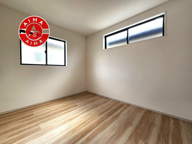 太宰府市朱雀4丁目第4-2棟（1号棟）　の内観：施工例|採光良好な洋室は全居室、複層ガラスの遮熱効果と断熱効果で、一年中快適に過ごせます。