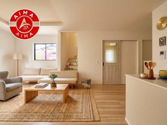 太宰府市朱雀4丁目第4-2棟（1号棟）　の内観：施工例|明るく開放的なリビングダイニングは豊かな陽光が注ぎ込み、やすらぎの空間を演出してくれます。ご家族で楽しいひとときをお過ごし下さい。※家具はCGを合成したものです。