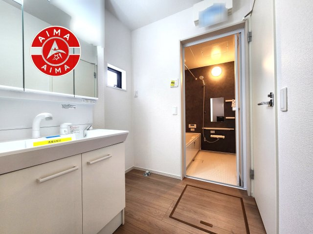 太宰府市朱雀4丁目第4-2棟（2号棟）　の内観：施工例|ゆとりの洗面スペースで朝の身支度もスムーズに。暮らしを快適に変えるシャワー付洗面台です！