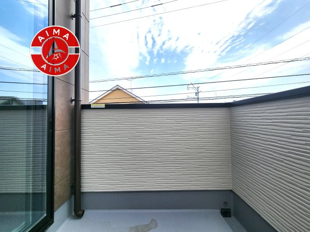 太宰府市朱雀4丁目第4-2棟（2号棟）　の外観：施工例|風をしっかりと感じられるバルコニーでは、毎日が洗濯日和です。広々としているので洗濯も楽しくなるでしょうし、気分転換にバルコニーからの眺めを楽しむのもいいでしょう。