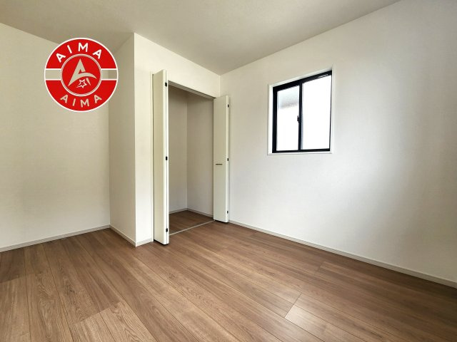 太宰府市朱雀4丁目第4-2棟（2号棟）　の内観：施工例|採光良好な洋室は全居室、複層ガラスの遮熱効果と断熱効果で、一年中快適に過ごせます。