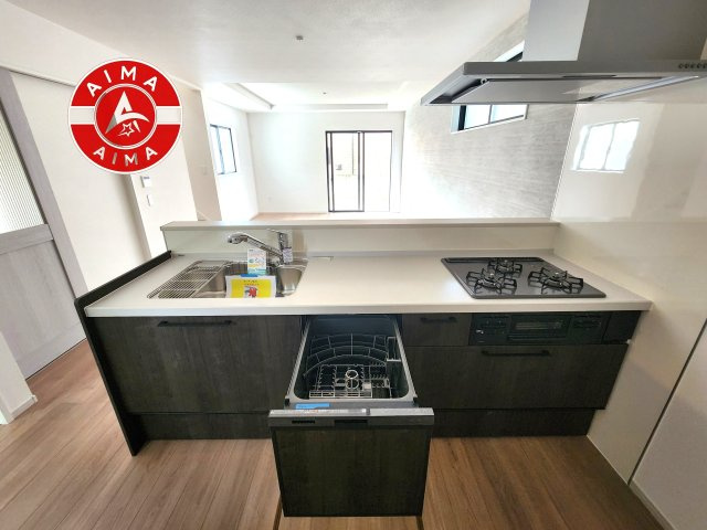 太宰府市朱雀4丁目第4-2棟（2号棟）　の内観：施工例|ご家族を近くに感じられる対面キッチンのLDK。会話もはずみそうですね。