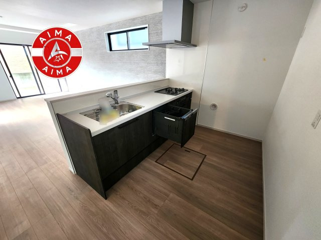 太宰府市朱雀4丁目第4-2棟（2号棟）　の内観：施工例|ダイニングテーブルへの配膳がラクラク、お料理はかどるカウンター付きシステムキッチン！