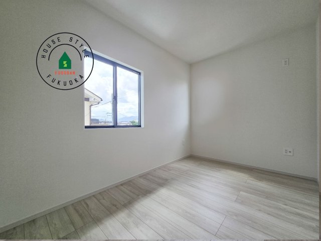 福岡市西区姪の浜1丁目第1-2棟（2号棟）　の内観：施工例|主寝室には収納力に優れたクローゼットがありますので、お部屋もすっきり片付きます。