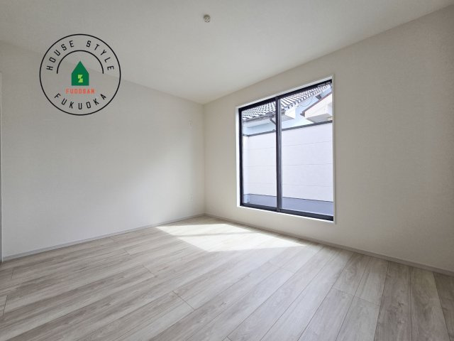 福岡市西区姪の浜1丁目第1-2棟（2号棟）　の内観：施工例|穏やかな光が差し込む室内には、穏やかな時間が流れます。