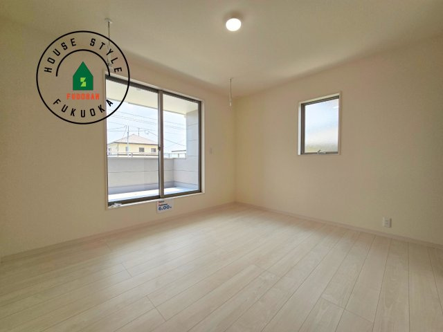 福岡市東区松崎2丁目第1-1棟（1号棟）の内観：施工例|主寝室には収納力に優れたクローゼットがありますので、お部屋もすっきり片付きます。