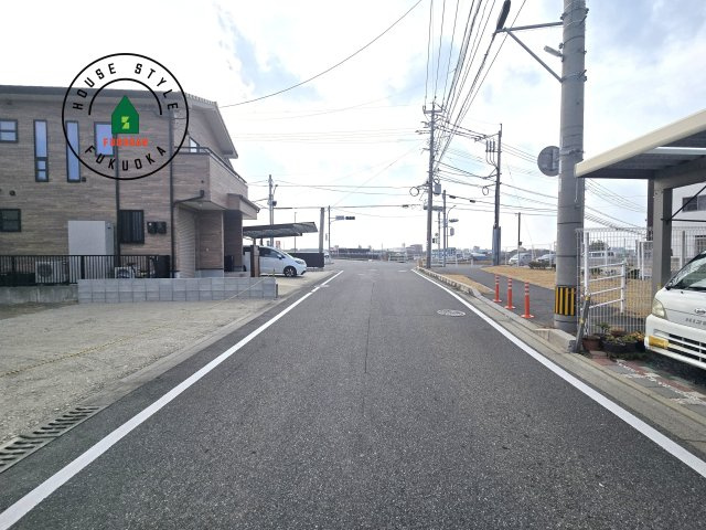 福岡市東区松崎2丁目第1-1棟（1号棟）の前面道路含む現地写真|前面道路です。