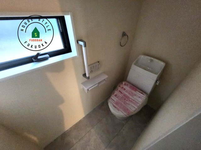 福岡市城南区七隈2丁目第6-2棟（2号棟）のトイレ|温水洗浄便座を完備しております。2ヶ所にトイレがあるのは朝の慌ただしい時間も安心です。