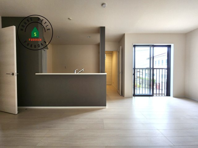 福岡市城南区七隈2丁目第6-2棟（2号棟）の居間・リビング|キッチンからリビングをしっかり確認できます。家族の笑顔があふれる空間になりそうですね。