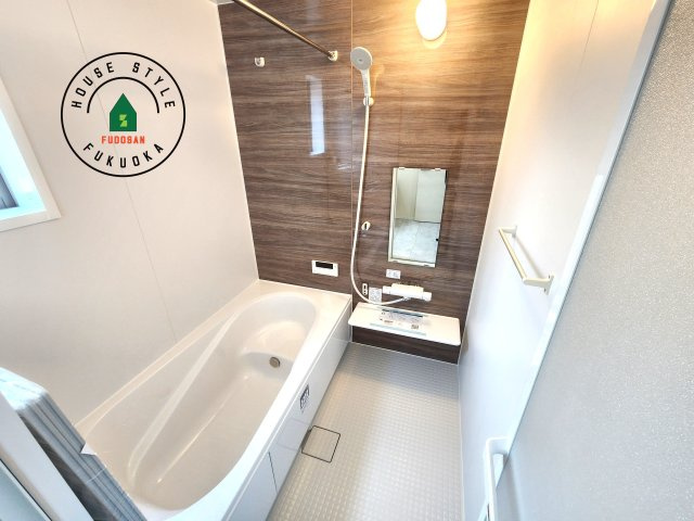 福岡市南区長住5丁目第8-3棟（2号棟）の内観：施工例|1日の疲れを癒してくれる広々バスルーム。雨の日のお洗濯にも大活躍な浴室乾燥機付です！