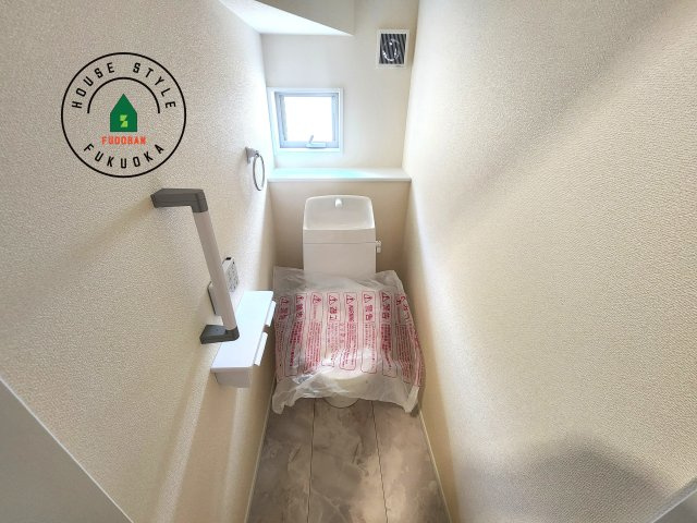 福岡市南区長住5丁目第8-3棟（2号棟）の内観：施工例|温水洗浄便座を完備しております。2ヶ所にトイレがあるのは朝の慌ただしい時間も安心です。