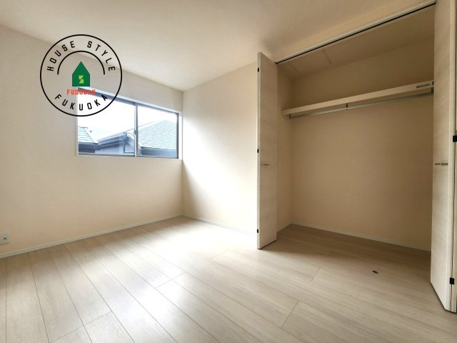 福岡市南区長住5丁目第8-3棟（2号棟）の内観：施工例|穏やかな光が差し込む室内には、穏やかな時間が流れます。