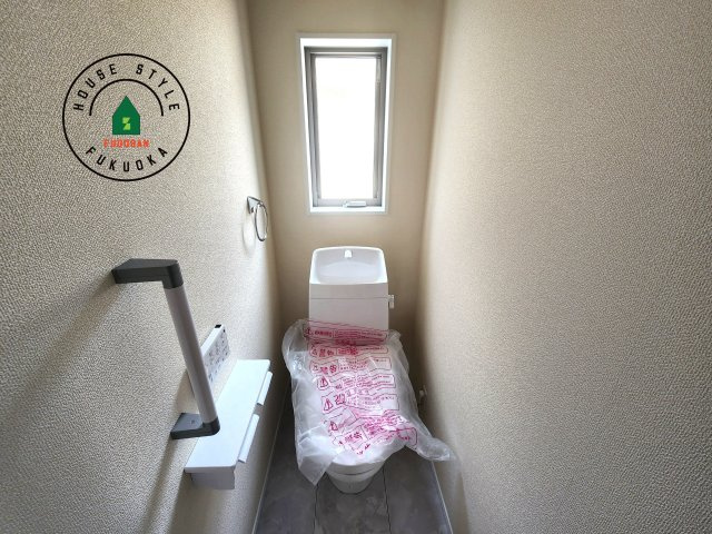 福岡市南区長住5丁目第8-3棟（3号棟）の内観：施工例|温水洗浄便座を完備しております。2ヶ所にトイレがあるのは朝の慌ただしい時間も安心です。