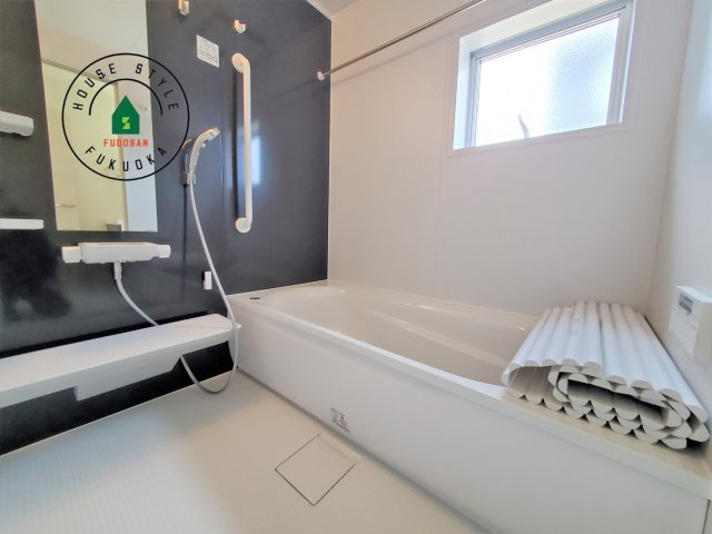 福岡市西区拾六町4丁目第1-3（3号棟）の内観：施工例|1日の疲れを癒してくれる広々バスルーム。雨の日のお洗濯にも大活躍な浴室乾燥機付です！