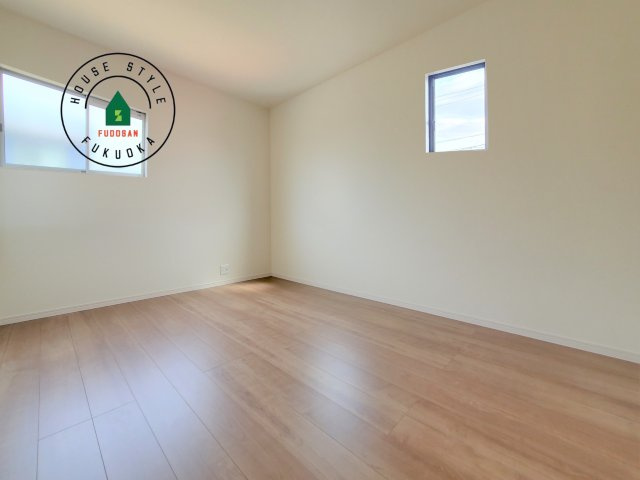 福岡市西区拾六町4丁目第1-3（3号棟）の内観：施工例|和室を上手に活用すると暮らし方の幅が広がります。例えば普段は開け放して、子供の小さいうちはお昼寝や遊びのスペースに。畳はソフトなので転んでもケガをしにくく安心です