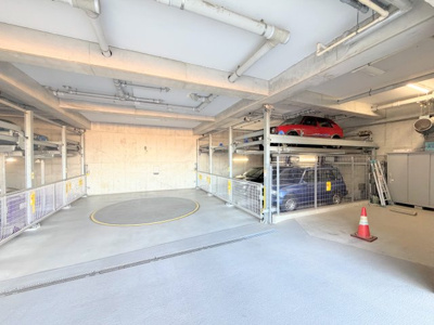 【駐車場】 | リステージパルティエソレイユ　駐車場無料/駅徒歩10分/最上階・角部屋/ペット可 | ◆大切なお車の維持管理に便利な地下車庫。雨や風をしのげる駐車場です。