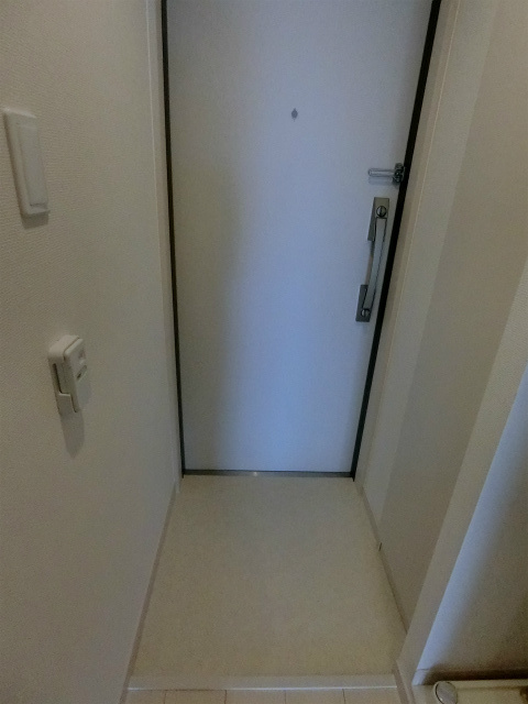 【賃貸マンション】リブリ・天沼の玄関|きれいな玄関です