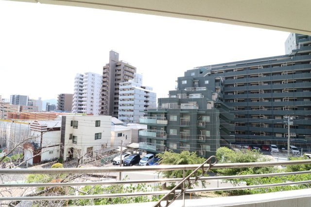 【展望】 | のむら姪浜ヒルズ | 前面はさえぎる高層ビルもなく、美しい青空の眺望が広がります