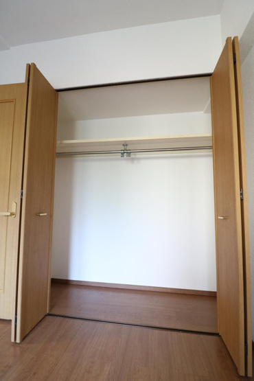【収納】 | のむら姪浜ヒルズ | 各居室にはクローゼットを完備しています！収納が多いお家はすっきりして快適空間です