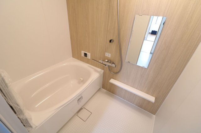 【浴室】 | のむら姪浜ヒルズ | お風呂は足を延ばしてゆったりとくつろいでいただけます。オートバス機能付きでお湯張りも楽々