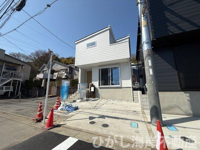 藤沢市大庭   新築戸建   全2棟の外観|2月6日撮影　外構工事中　現地外観