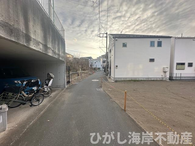 藤沢市辻堂新町３丁目　売地　全２区画の前面道路含む現地写真|現地外観