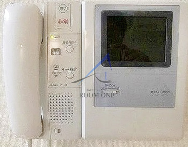 ラグジュアリーアパートメント森下の設備|モニター付きインターホンです。