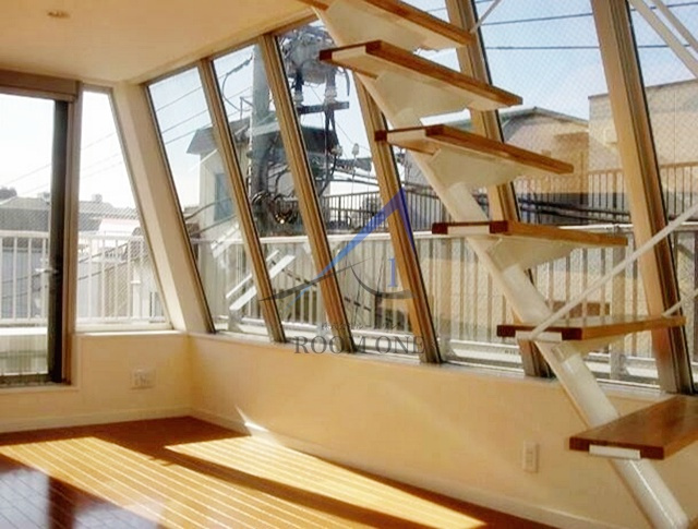 ラグジュアリーアパートメント森下の居間・リビング|洋室のお部屋です。