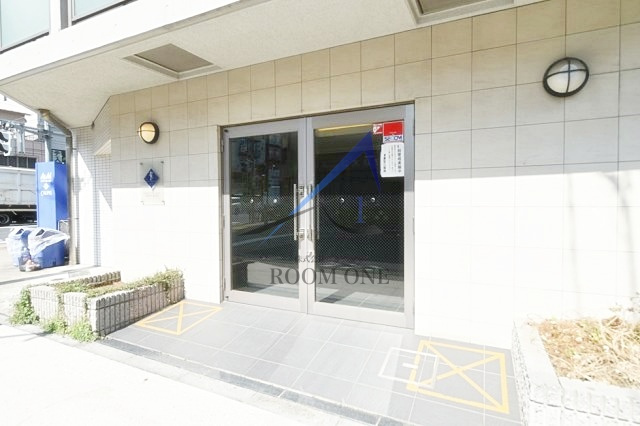 ファーストプレイス菊川のエントランス