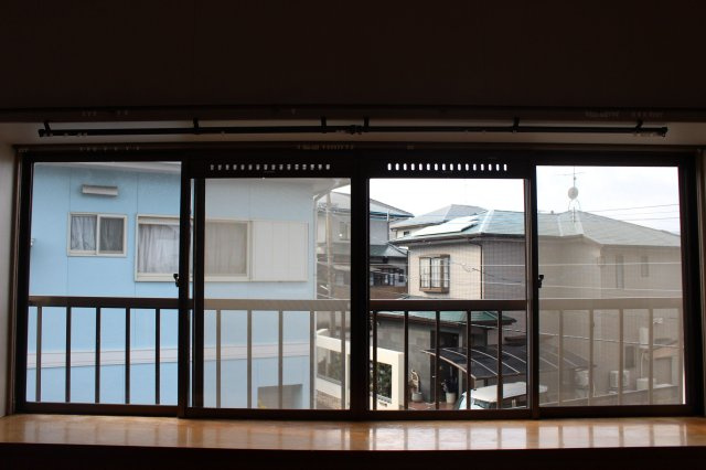 【展望】 | 早良区梅林７丁目 戸建て | 幅の広い窓からは開けた眺望を楽しめます