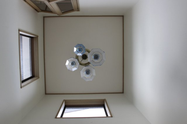 【玄関】 | 早良区梅林７丁目 戸建て | 玄関は吹き抜けになっているので天井が高く開放感があります