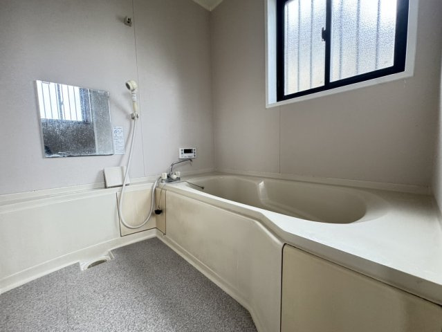 【角地】屋根・壁改築済×立地良好！　那須塩原の綺麗な空き家♪の浴室|落ち着いた空間のお風呂です