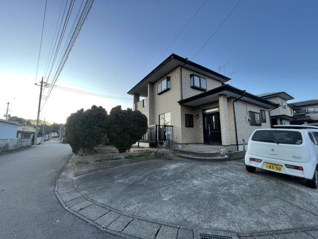 【角地】屋根・壁改築済×立地良好！　那須塩原の綺麗な空き家♪の前面道路含む現地写真|前面道路含む現地写真です