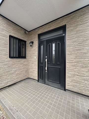 【角地】屋根・壁改築済×立地良好！　那須塩原の綺麗な空き家♪の玄関|防犯カメラ付きです