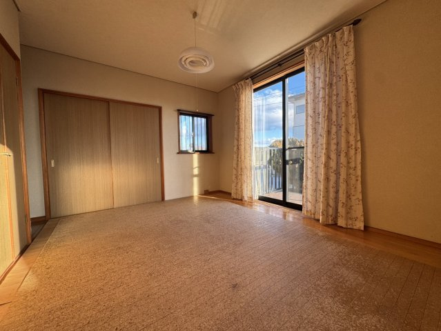 【角地】屋根・壁改築済×立地良好！　那須塩原の綺麗な空き家♪の和室|畳の上でゆっくりとくつろげる和室です