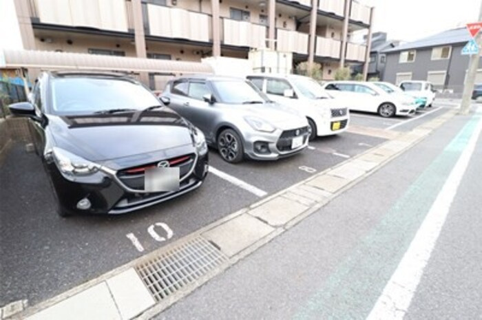 ウェルズの駐車場|駐車場