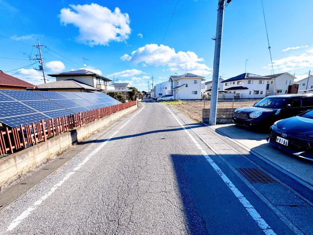 太田市台之郷町　中古住宅の前面道路含む現地写真