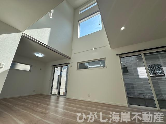 平塚市四之宮2丁目　中古戸建の居間・リビング|新規リフォーム完了！　20.5帖　LDK