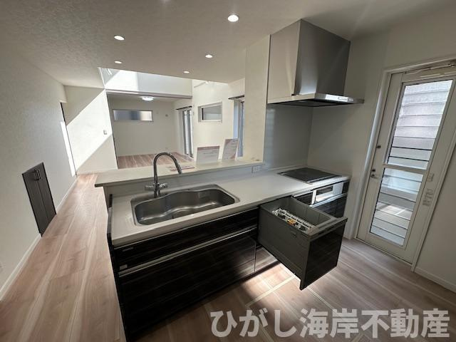 平塚市四之宮2丁目　中古戸建のキッチン|新規リフォーム完了！　食洗機付きシステムキッチン