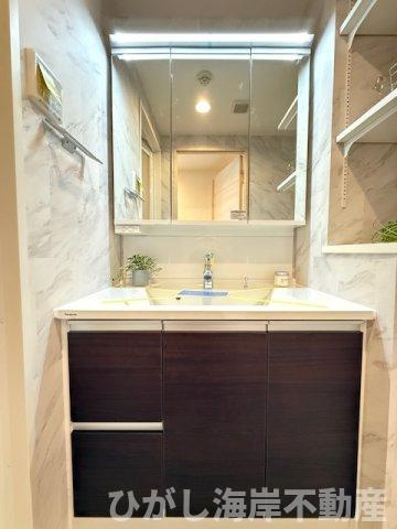 パテラスクエア平塚の独立洗面台|新規リフォーム完了！　三面鏡化粧台