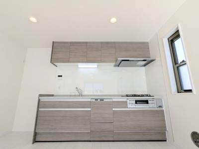 【キッチン】 | 葛飾区東四つ木２丁目の戸建 | ～食器洗浄乾燥機付のキッチン写真～