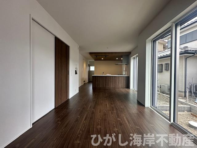 平塚市夕陽ケ丘　新築戸建　全２棟の居間・リビング|17.6帖　LDK