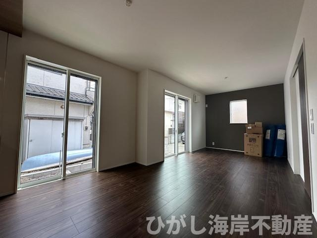 平塚市夕陽ケ丘　新築戸建　全２棟の居間・リビング|17.6帖　LDK