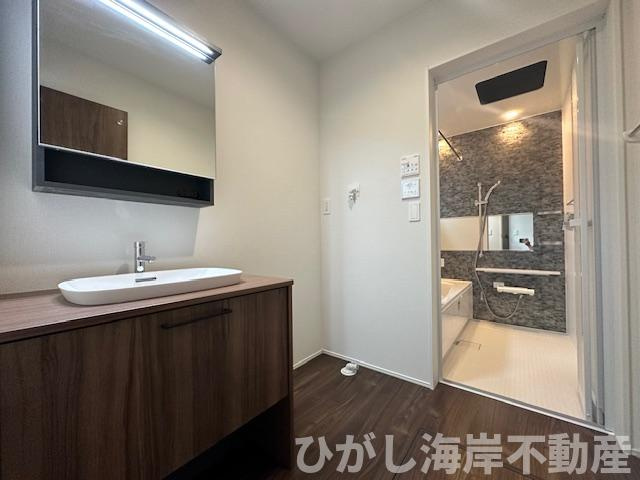 平塚市夕陽ケ丘　新築戸建　全２棟の脱衣所|脱衣スペース