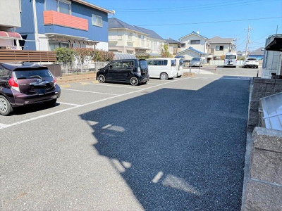 【駐車場】 | レオパレスエスト逆井 | 画像5